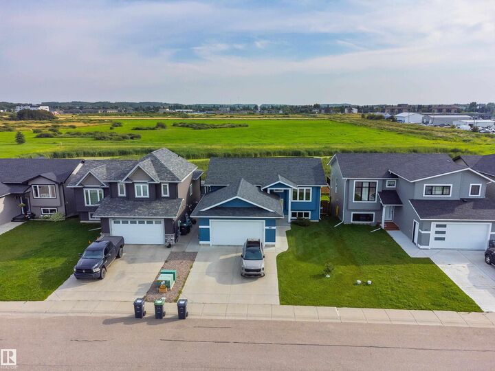 Property Photo: 4927 57 Avenue AB T9M 0E7