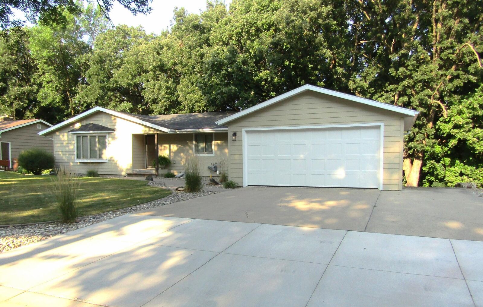 Property Photo:  1409 Oak Drive  MN 56265 