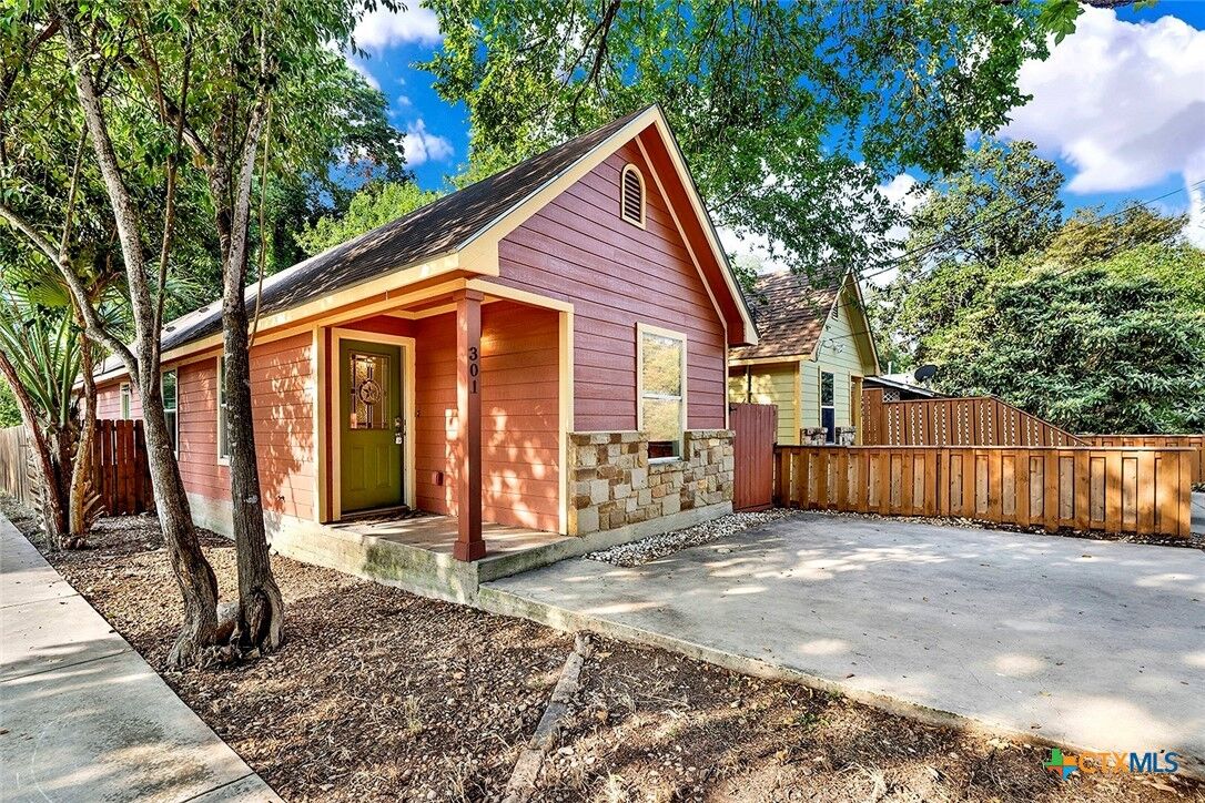 Property Photo: 301 Armstrong Street TX 78666