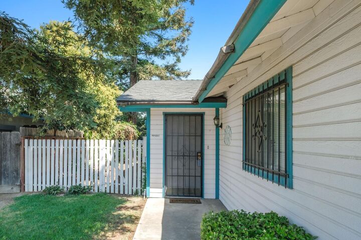 Property Photo:  551 W Pat Drive  CA 93612 