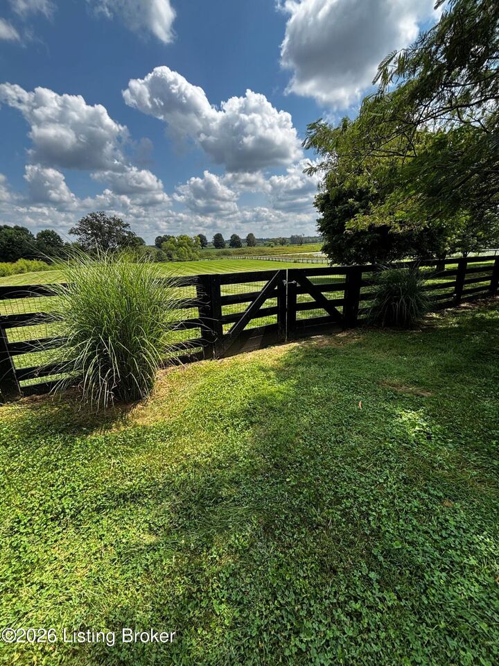 Property Photo:  1050 Hebron Rd  KY 40065 