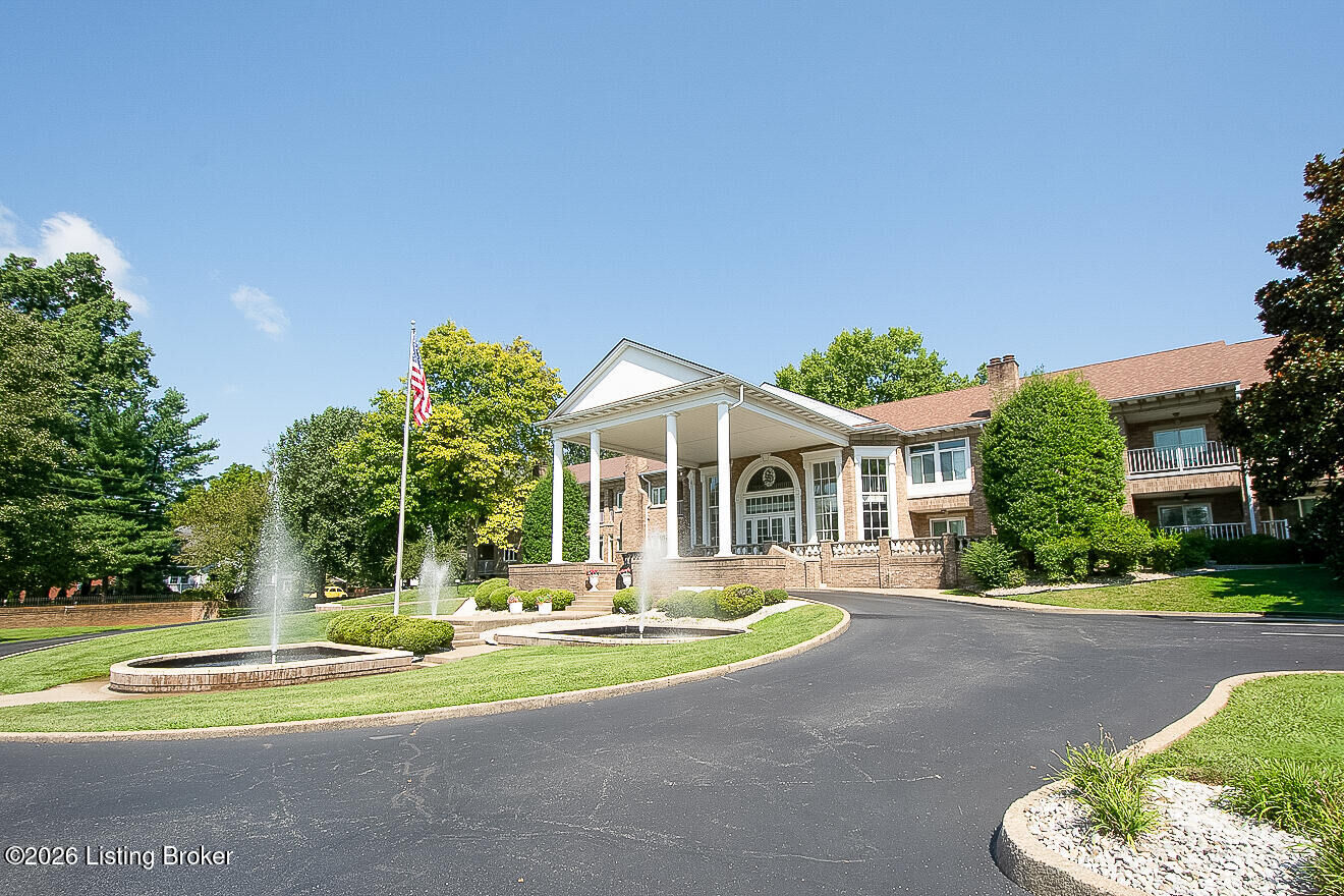 Property Photo: 8605 Shelbyville Rd Apt 126 KY 40222