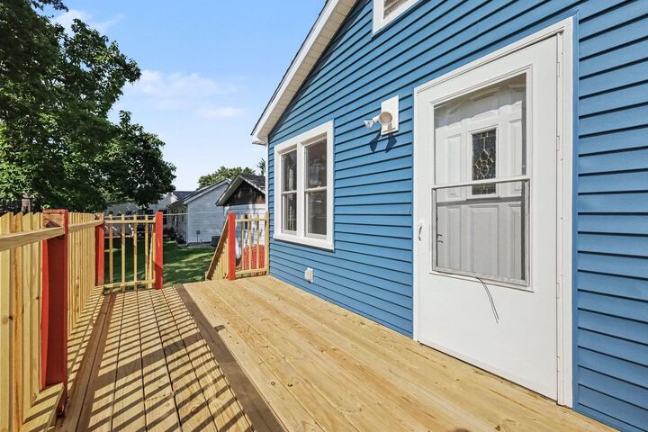 Property Photo:  1705 N Longshore Drive  IN 46574 