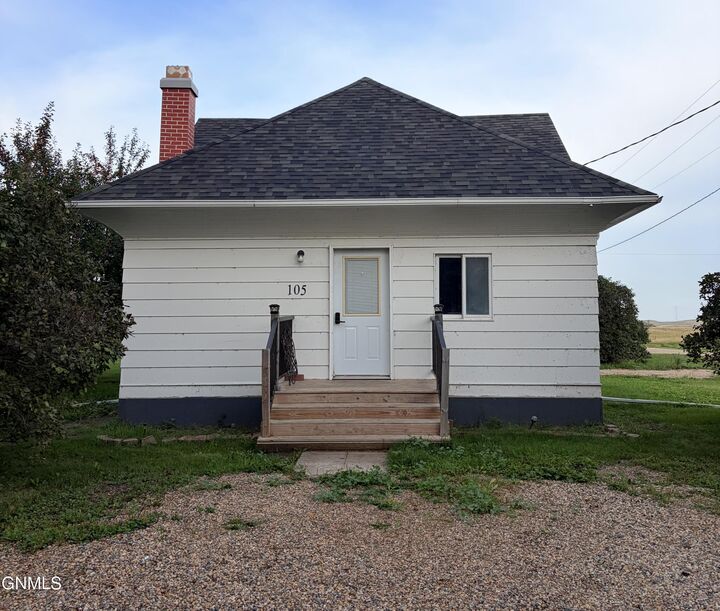 Property Photo:  105 Ruth Street S  ND 58483 