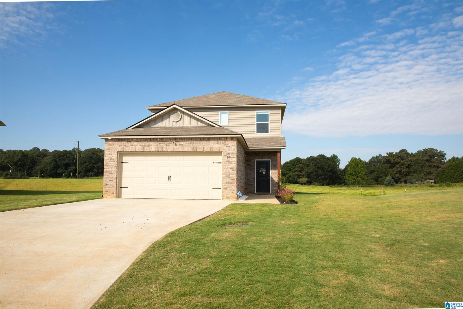 Property Photo: 201 Bow Court AL 36268