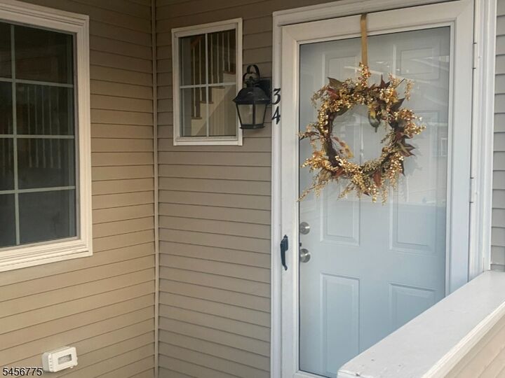 Property Photo:  34 Ashley Court Ondo  NJ 07921 