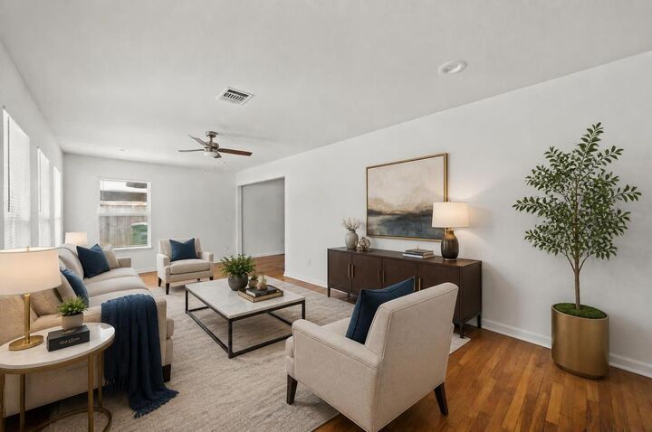 Property Photo: 4618 Ella Boulevard TX 77018