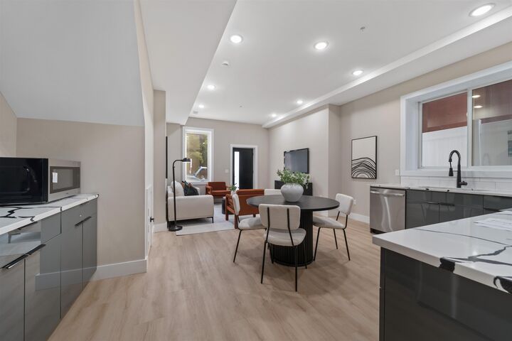 Property Photo:  94 South St 1  NJ 07307 