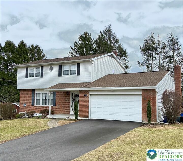 Property Photo: 7270 Hillcrest Drive PA 18062