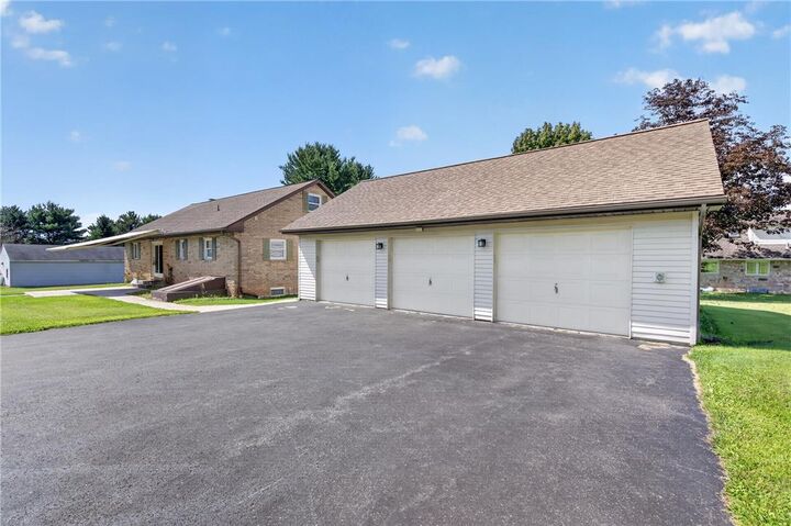 Property Photo: 752 Claremont Avenue PA 18252