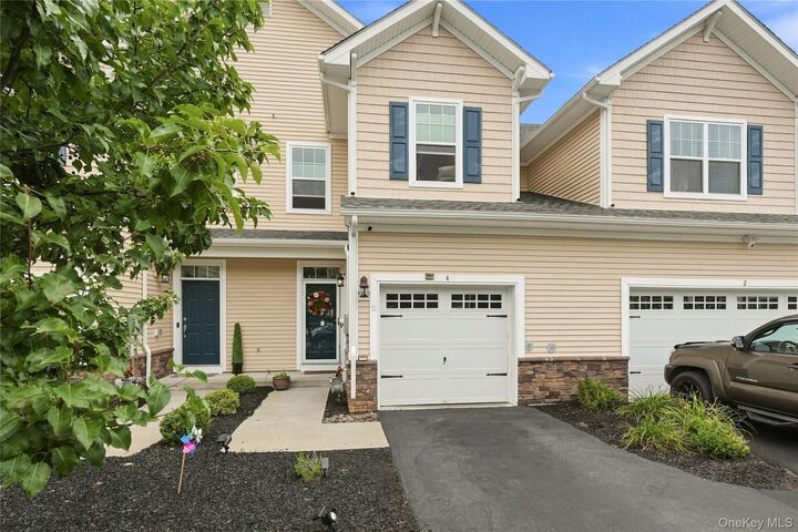 Property Photo:  4 Woodrose Court  NY 10940 
