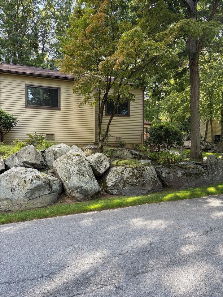 Property Photo:  7 Ironwood Drive  NY 10930 