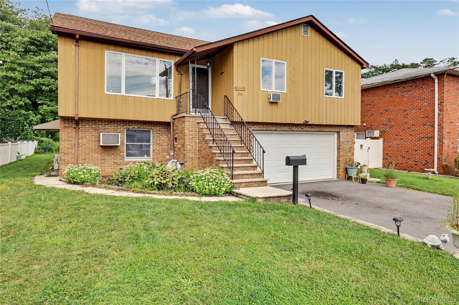 Property Photo:  33 A/K/A 29 Stillwell Avenue  NY 10704 