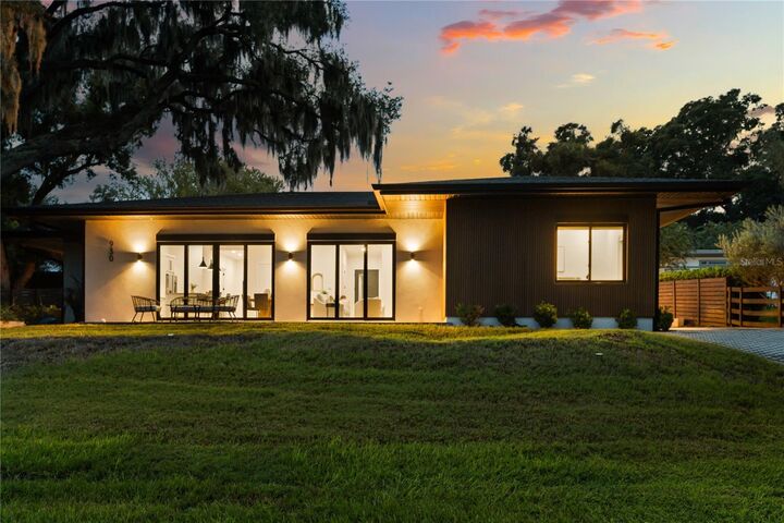 Property Photo: 930 East Boulevard FL 34786