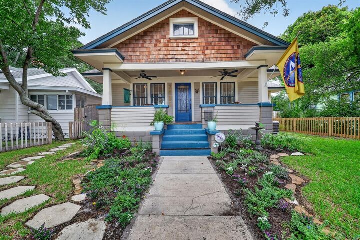 Property Photo: 2435 4th Avenue N FL 33713