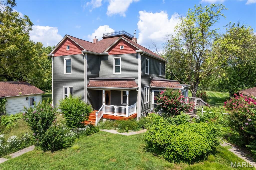 Property Photo:  811 Tom Ginnever Avenue  MO 63366 