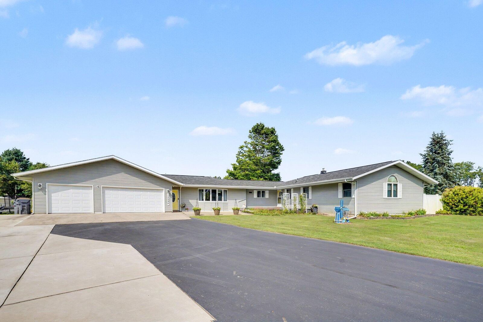 Property Photo: 12996 Bayview Drive MI 49097