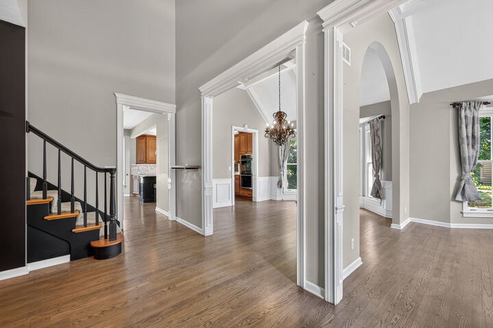 Property Photo:  305 Windsor Circle  IL 60175 