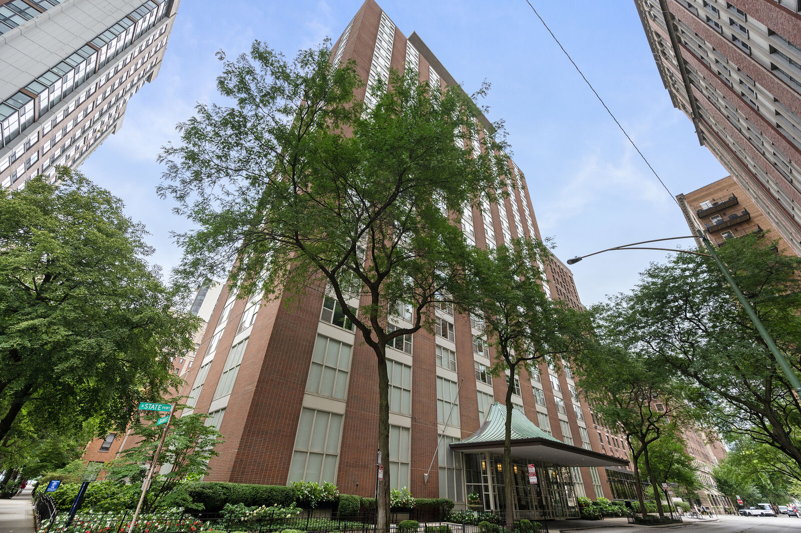 Property Photo: 1325 N State Parkway 17C IL 60610