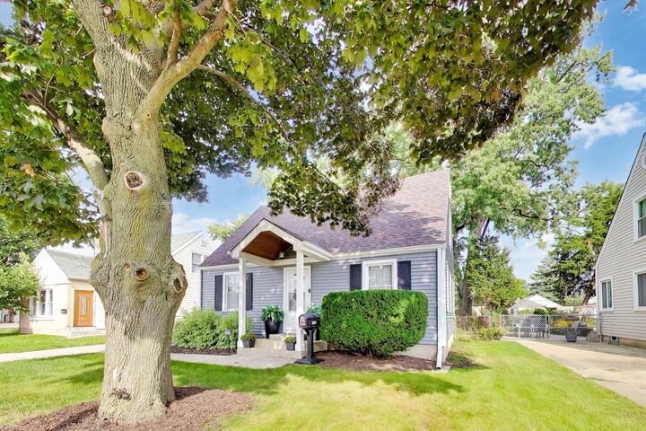Property Photo: 2807 Scott Street IL 60131