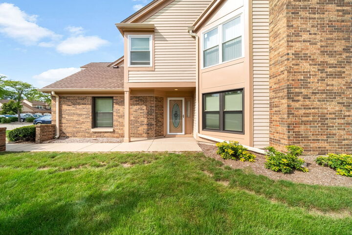Property Photo: 2 Willow Parkway IL 60089