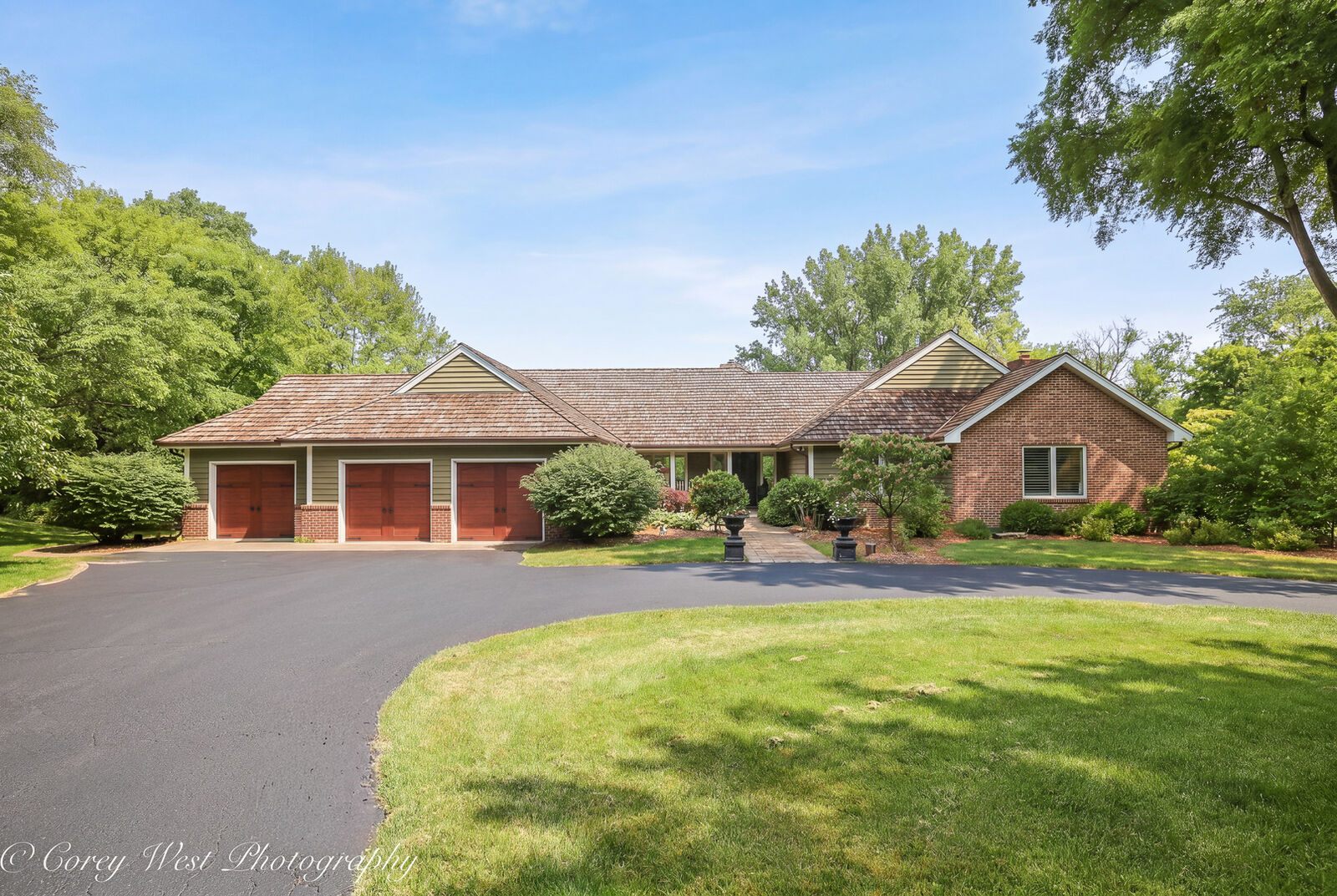 Property Photo:  39W944 Deer Run Drive  IL 60175 
