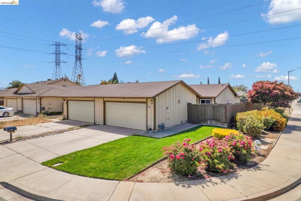 Property Photo: 1300 Trembath Ln CA 94509