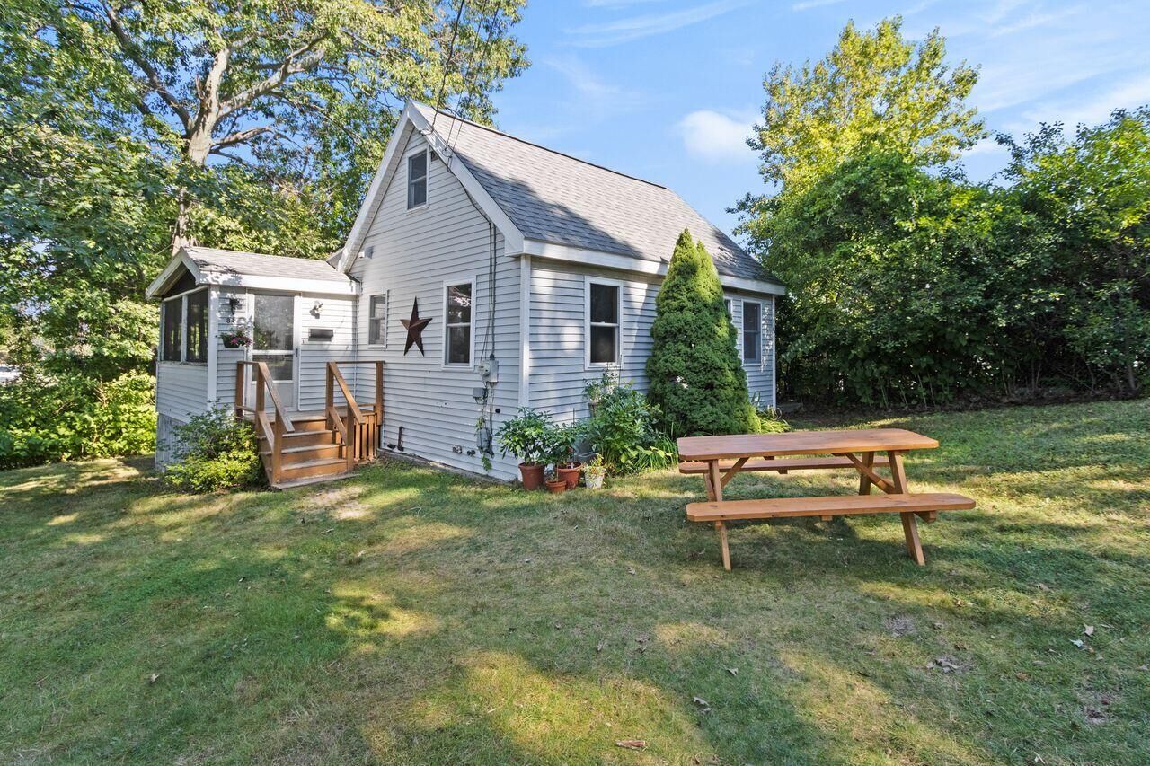 Property Photo:  84 Jackson Street  ME 04106 