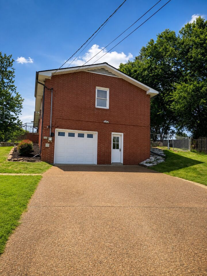 Property Photo:  166 Bonnafield Dr  TN 37076 