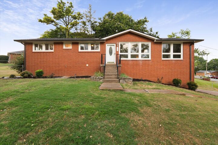 Property Photo:  166 Bonnafield Dr  TN 37076 
