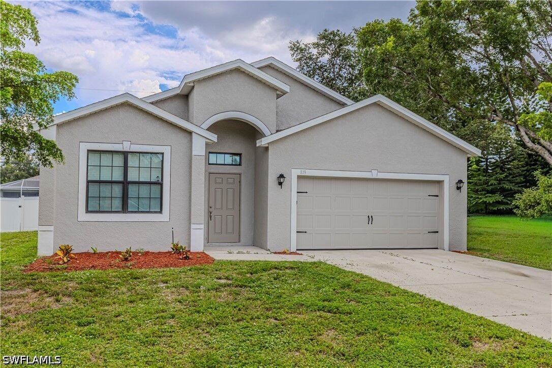 Property Photo: 819 SW 14th Place FL 33991