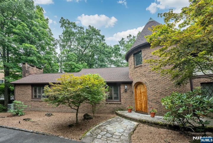 Property Photo:  100 Cheyenne Way  NJ 07470 