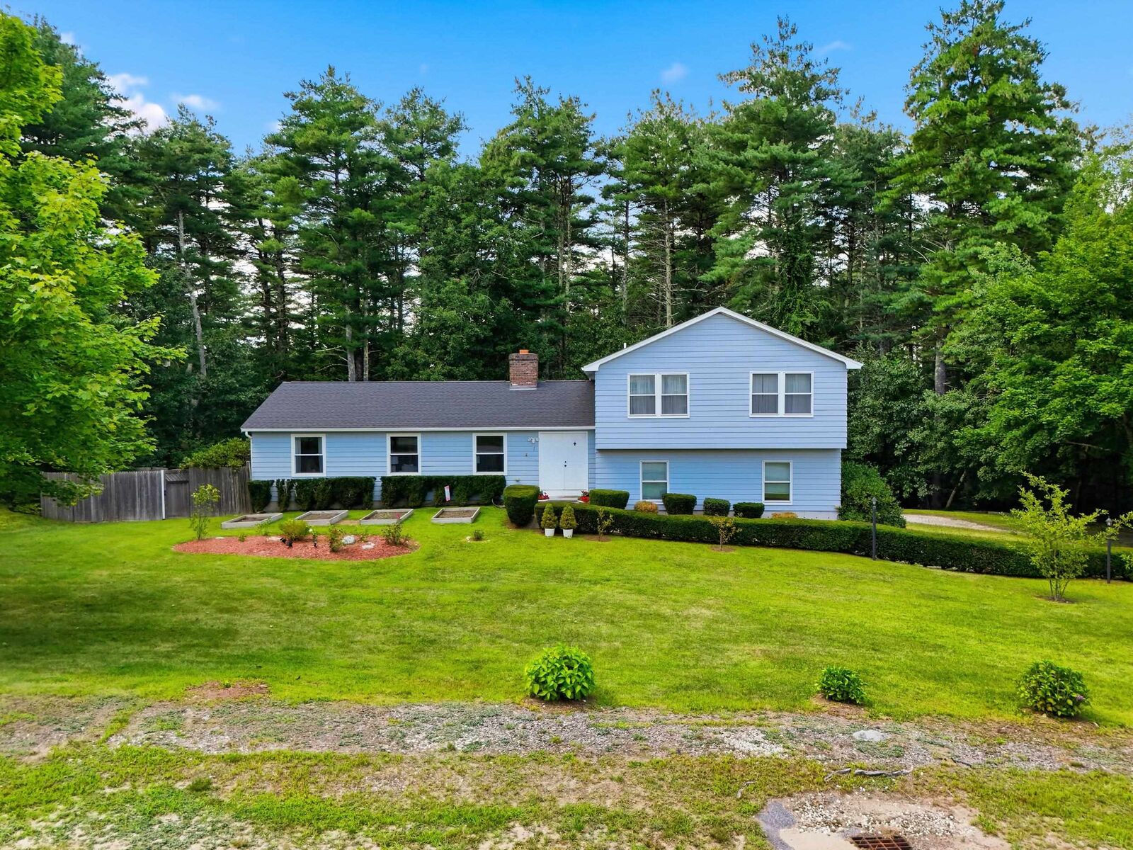 Property Photo: 7 Twin Street NH 03087