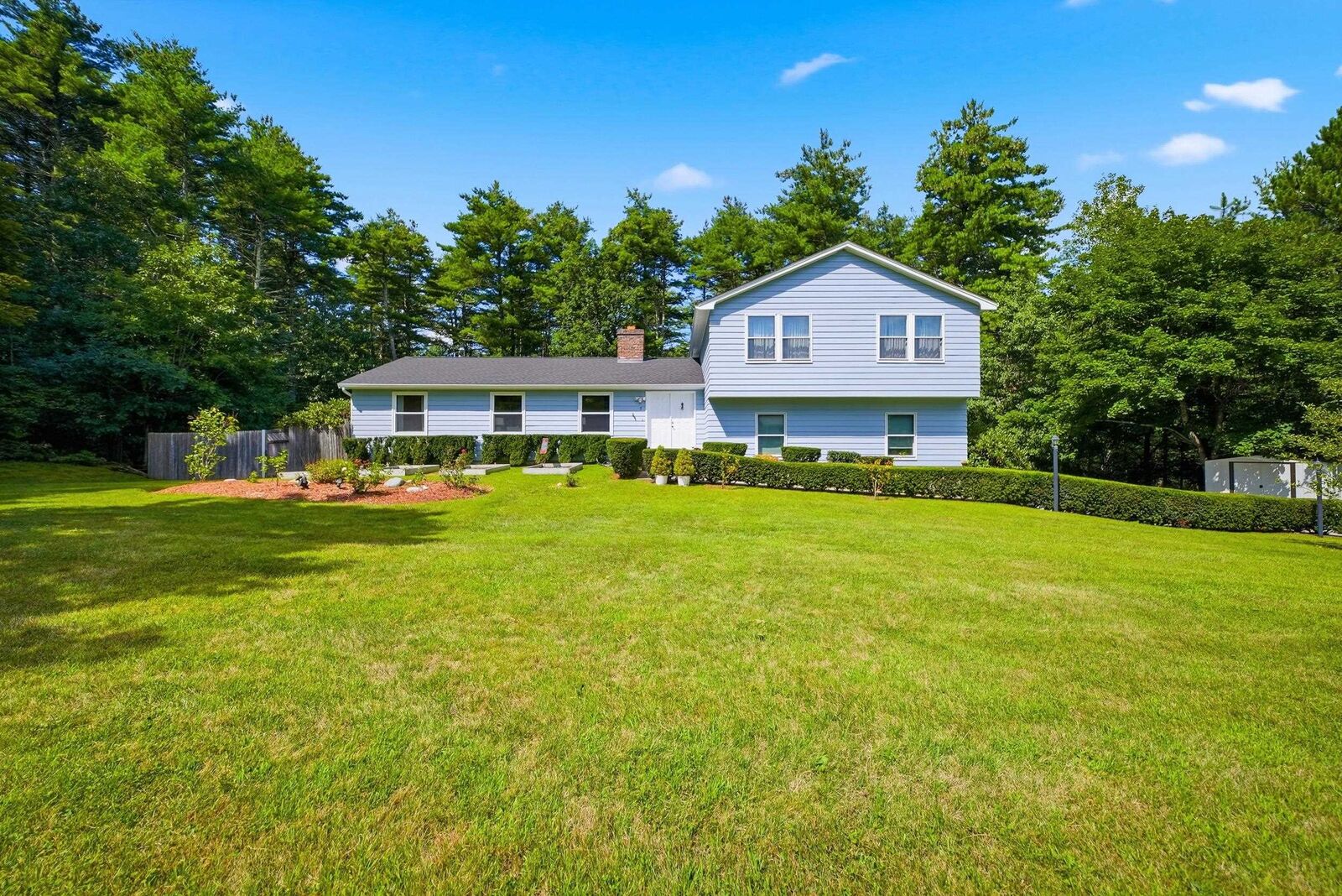 Property Photo: 7 Twin Street NH 03087