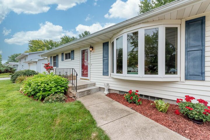 Property Photo:  2613 E Main Street  MN 56001 