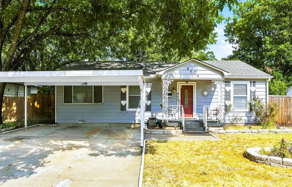 Property Photo: 3116 Cedar Park Boulevard TX 76118