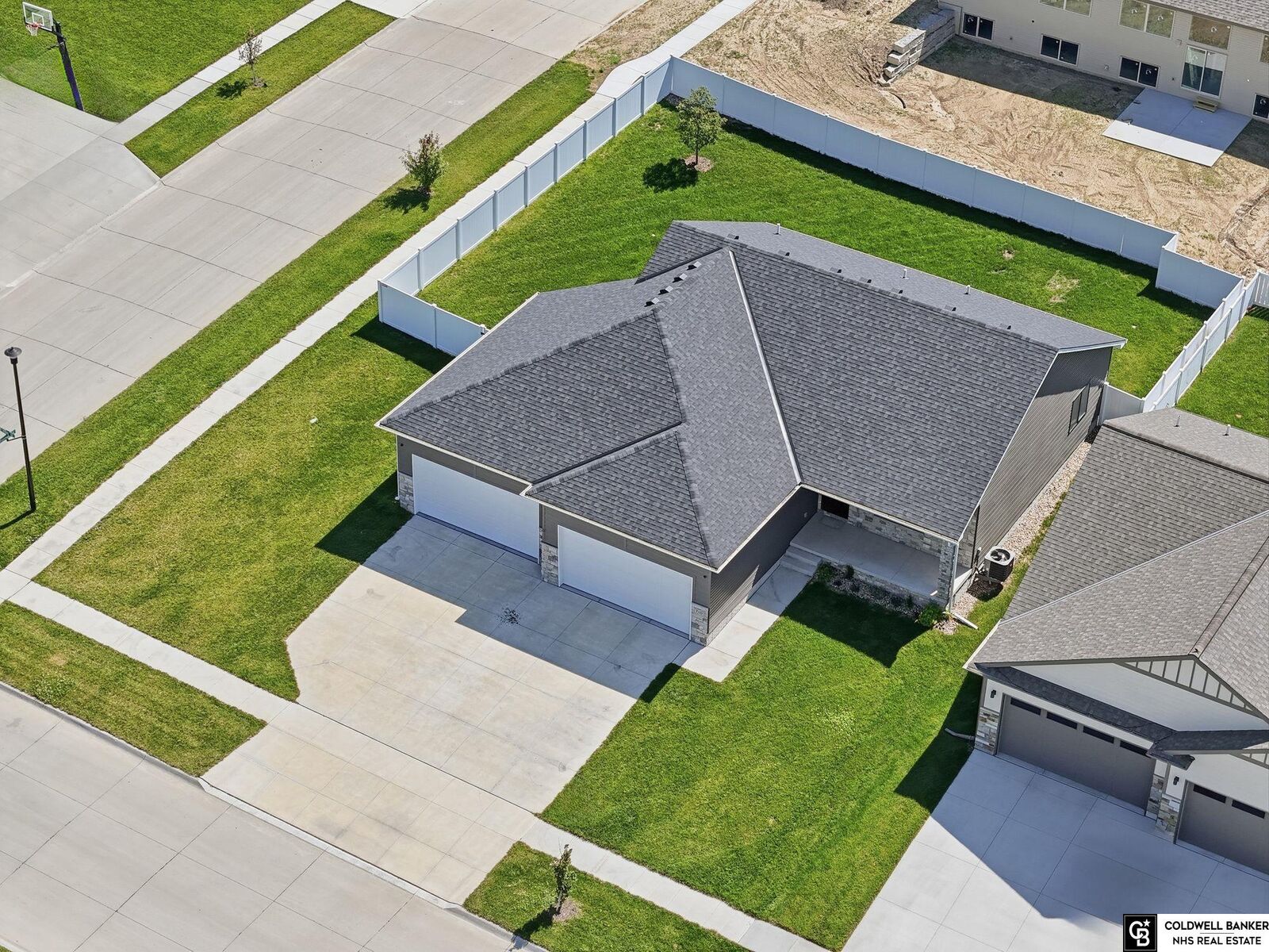 Property Photo: 710 N 105th Street NE 68527