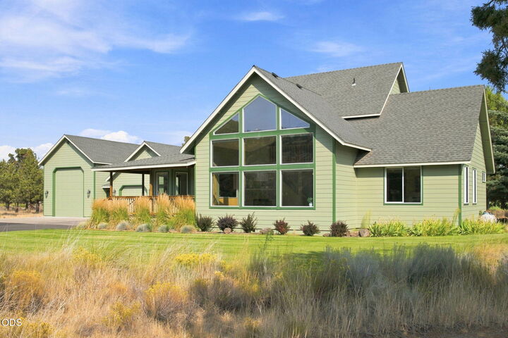 Property Photo: 8045 NW Grubstake Way OR 97756
