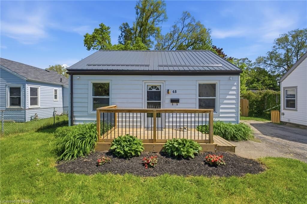 Property Photo:  48 Seventh Avenue  ON N3S 1B4 