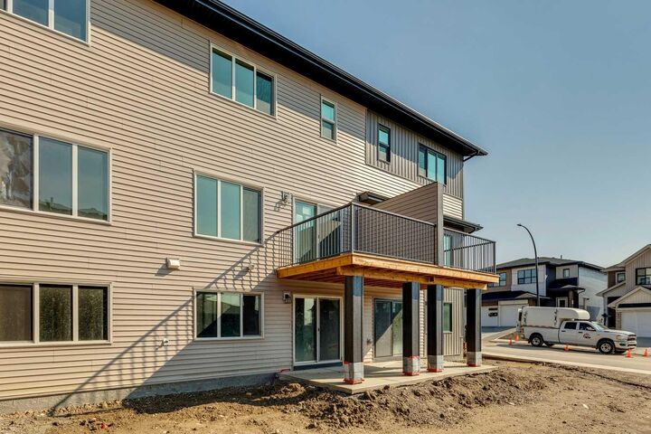 Property Photo:  56 Heritage Manor  AB T4C 3K7 