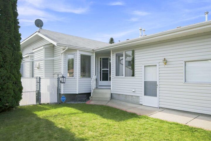 Property Photo:  162 Doran Crescent  AB T4R 2M6 