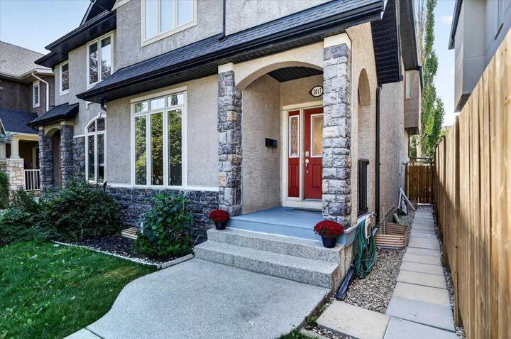 Property Photo:  2017 21 Avenue NW  AB T2M 1M9 