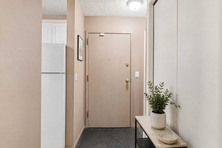 Property Photo:  835 19 Avenue SW 202  AB T2T 0H6 