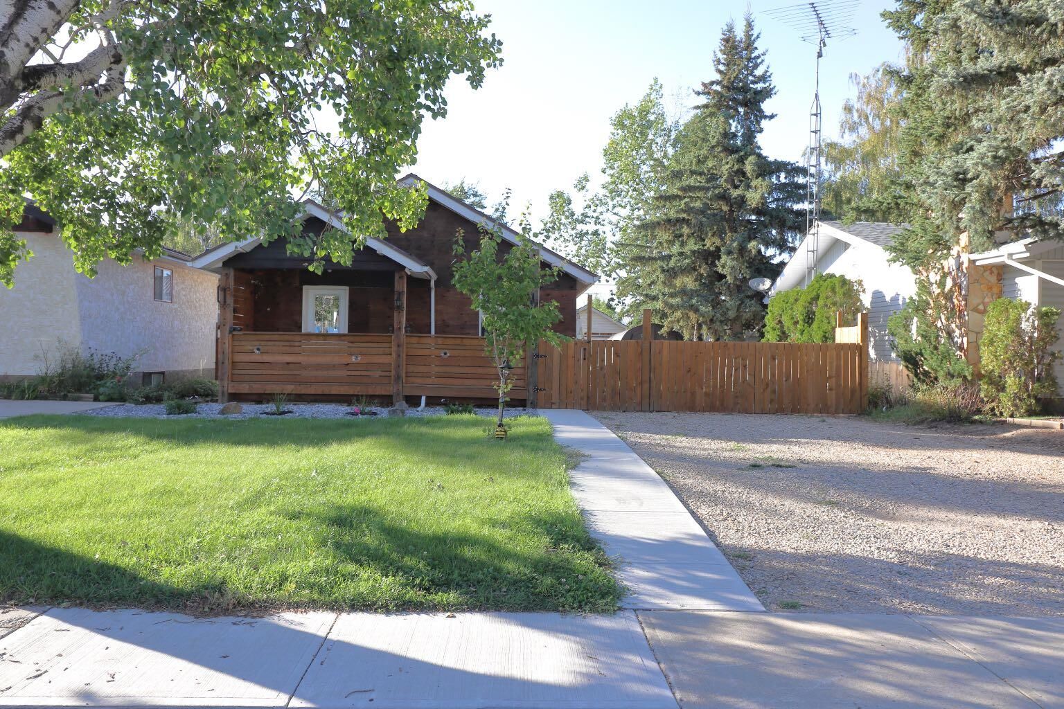 Property Photo: 314 4 Street S AB T0L 2B0