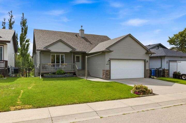 Property Photo:  499 Highland Close  AB T1P 1Z5 