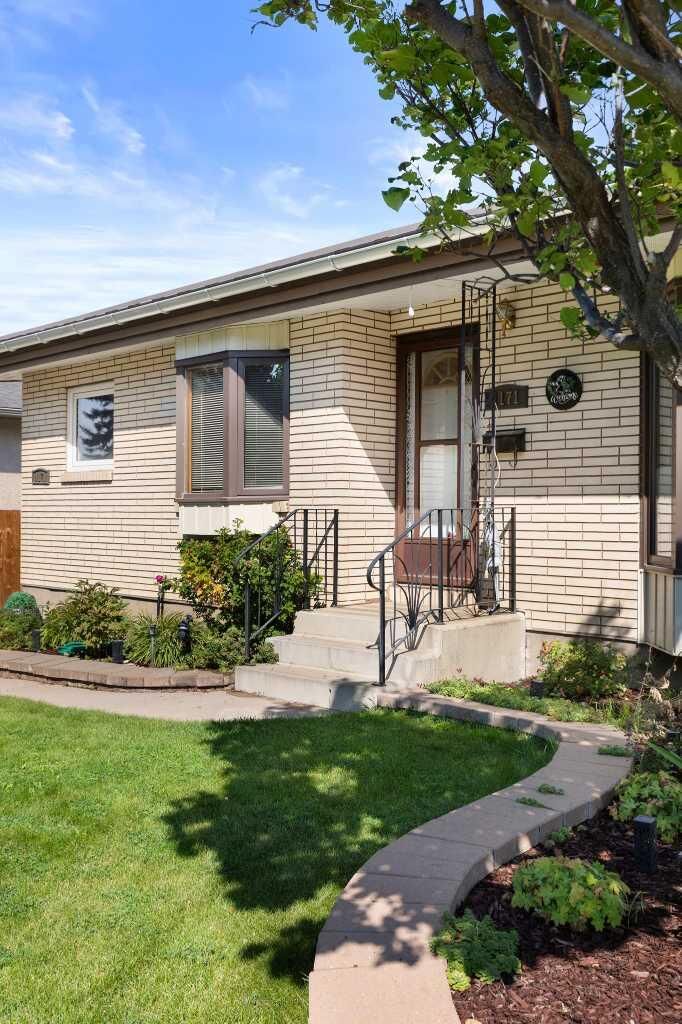 Property Photo: 1171 Bassett Crescent NW AB T1A 6Z7