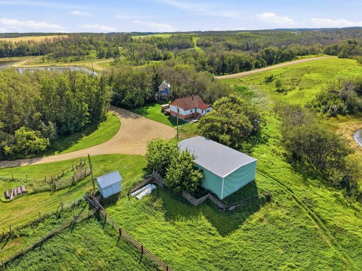 Property Photo: 25236 Township Road 374 AB T4E 1E7