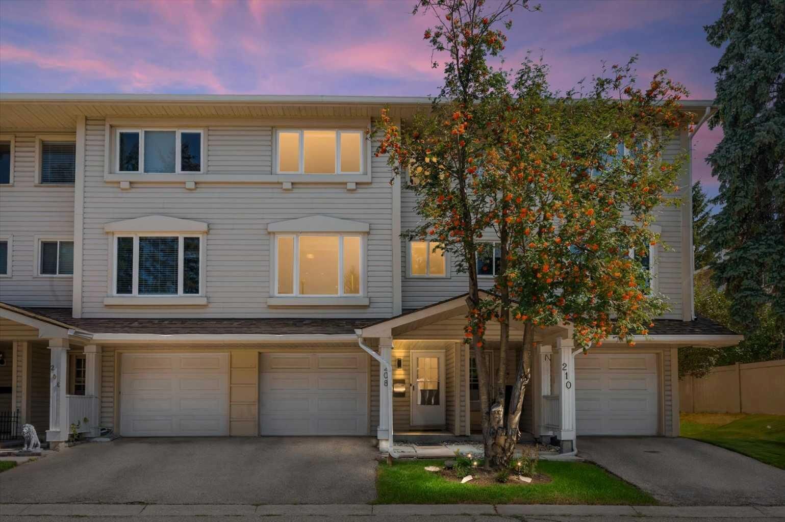 Property Photo: 208 Queenston Heights SE AB T3Z 0E6