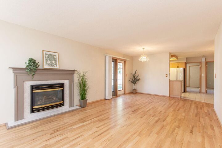 Property Photo:  22 Dale Close  AB T4R 2L5 