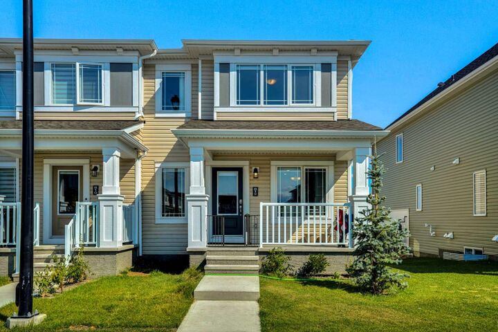 Property Photo:  812 Windbury Street SW  AB T4B 5J5 